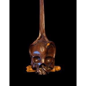 Crucifix de dévotion sur pied avec base en forme de crâne - Allemagne du Sud - 17e siècle