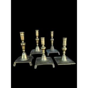 Ensemble de 6 bougeoirs en bronze - Espagnol - 17e siècle