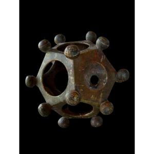 Dodecahedron in copper, romanese style - Gallo-romain - 19e siècle