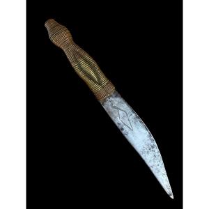 Knife/dagger From The ‘mbuun/dzing’ Tribe Of The Congo—africa—early 20th Century