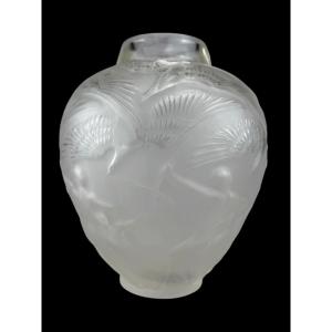 "archers" Vase By René Lalique, Made Of White Glass - 20th Century
