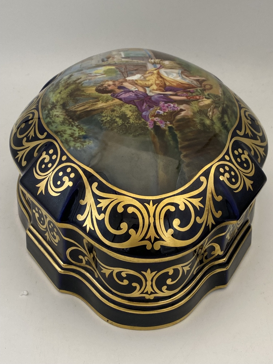 Grande Bonbonnière , boîte en porcelaine peinte 19eme -photo-1