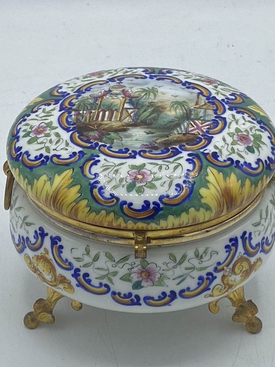 Gift Set, Porcelain And Bronze Painted Candy Box -photo-2