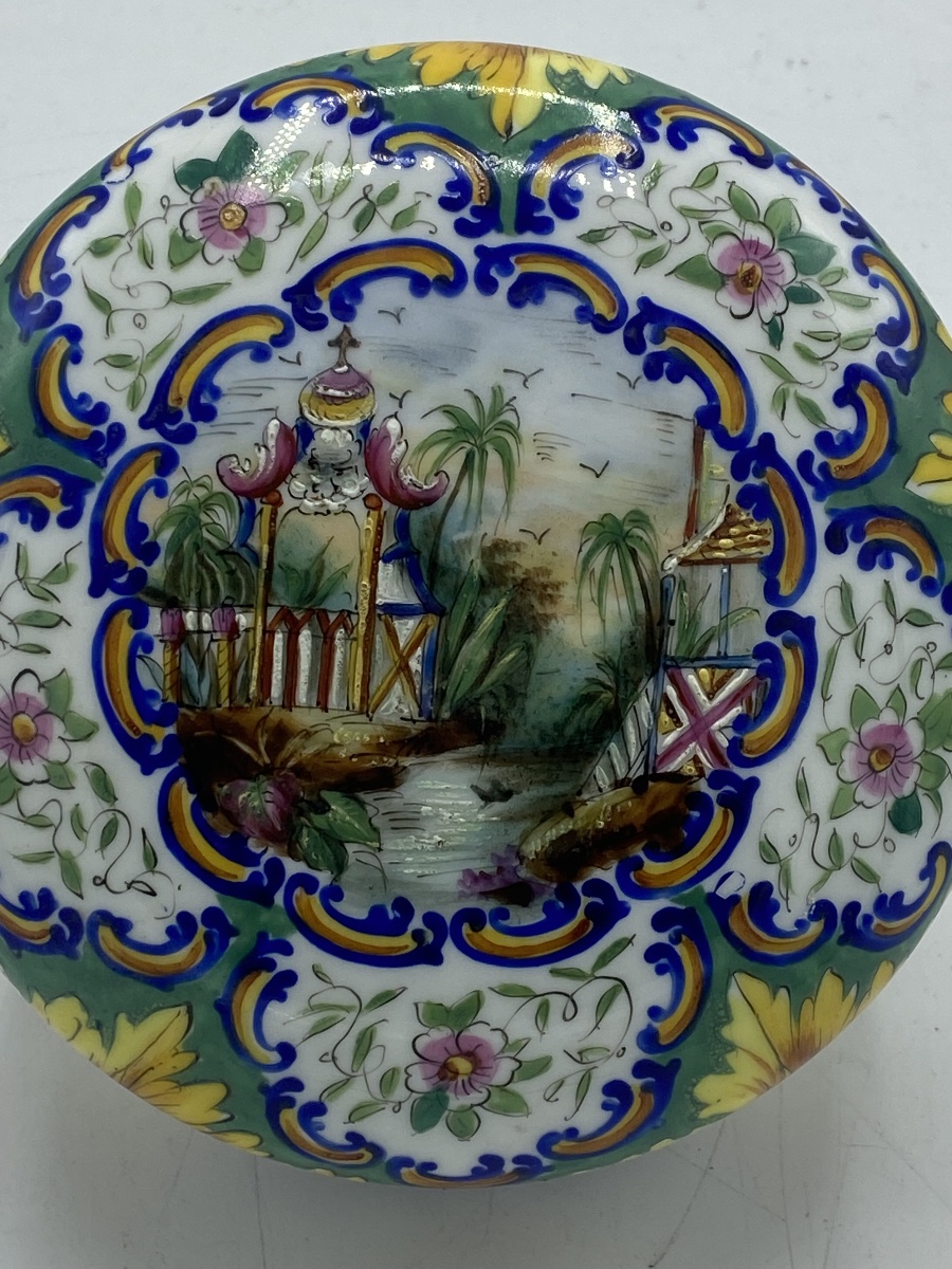Gift Set, Porcelain And Bronze Painted Candy Box -photo-1