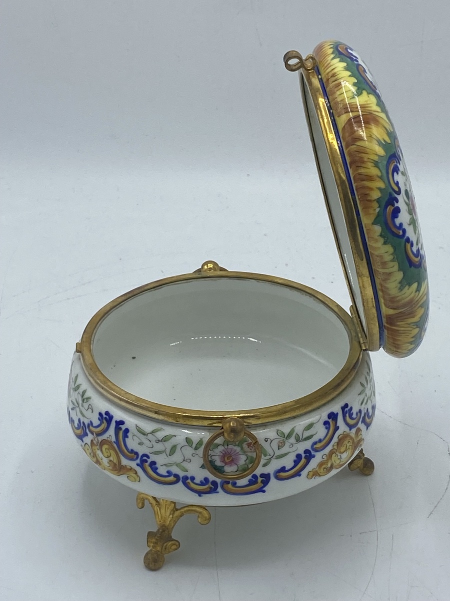 Gift Set, Porcelain And Bronze Painted Candy Box -photo-2