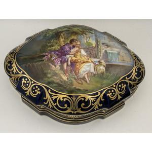 Grande Bonbonnière , boîte en porcelaine peinte 19eme 