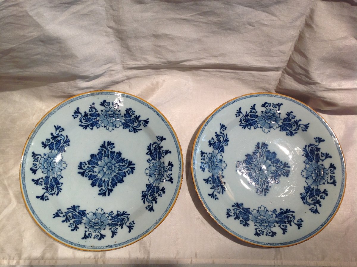 Delf 18th - Pair Of Large Earthenware Dishes