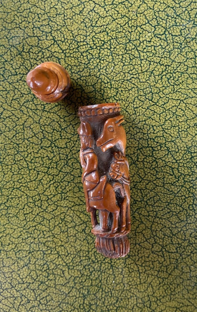 Corozo Nut Needle Holder -photo-4