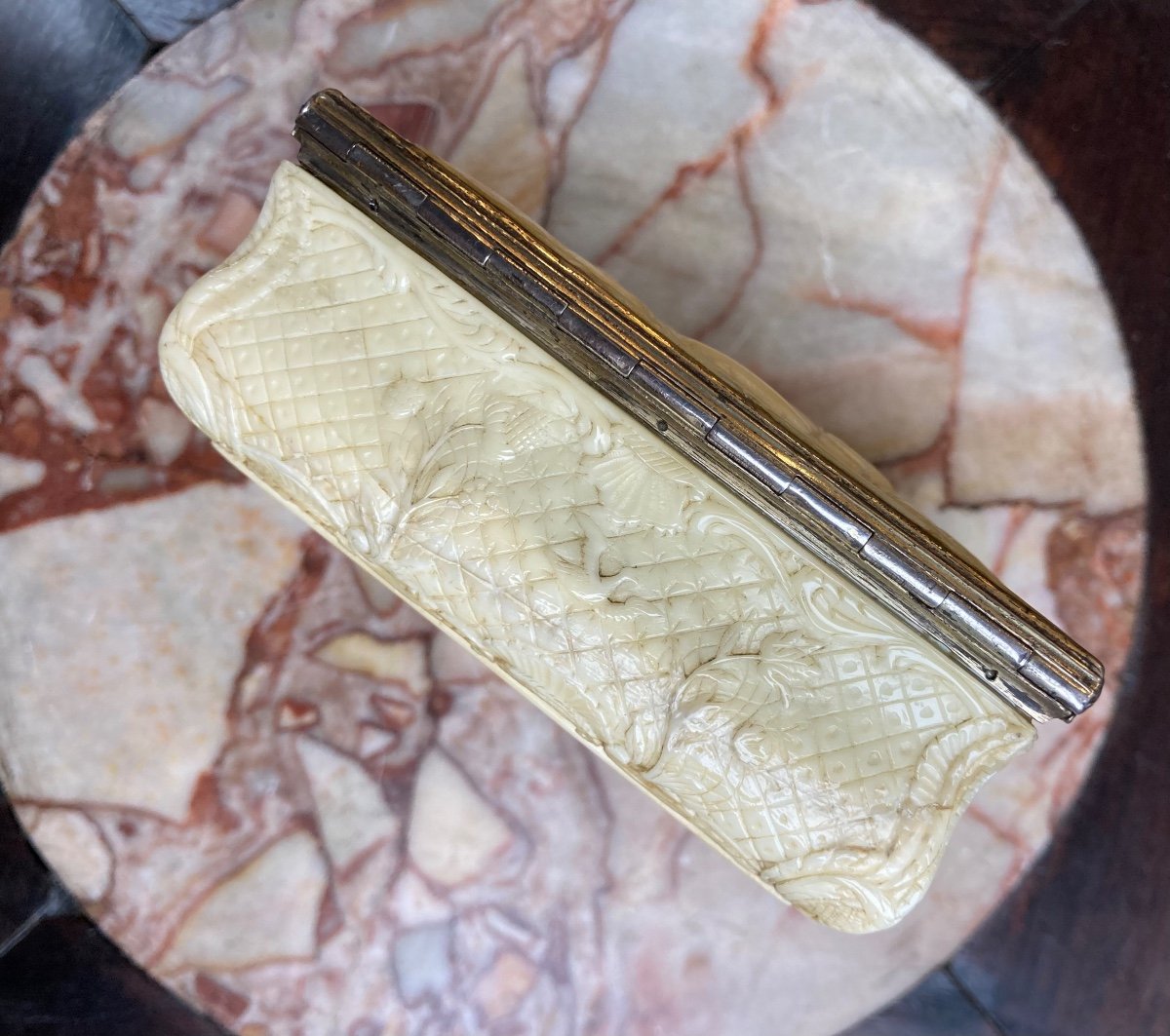 Box In Marine Ivory And Silver Gilt -photo-2