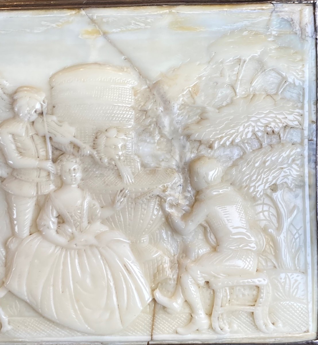 Box In Marine Ivory And Silver Gilt -photo-6