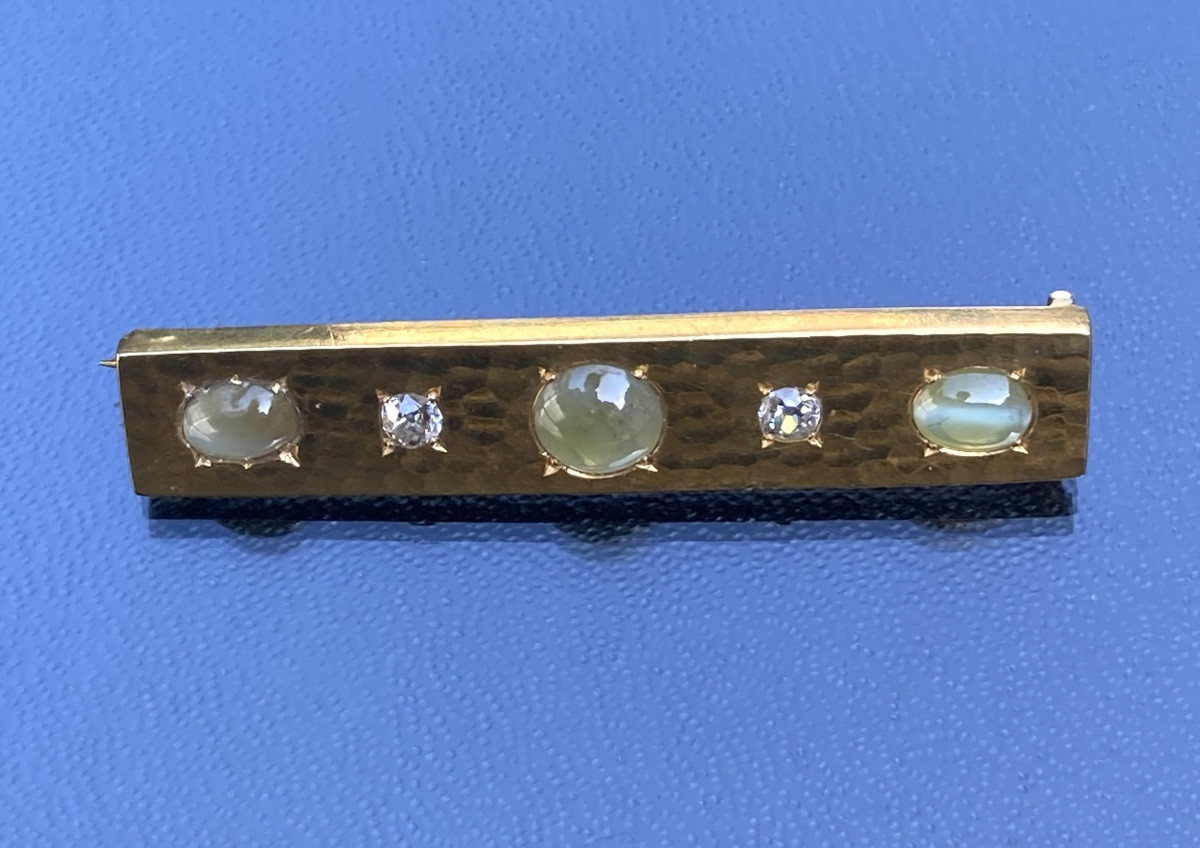Art Deco Gold Brooch With Diamonds And Cat's Eye -photo-3