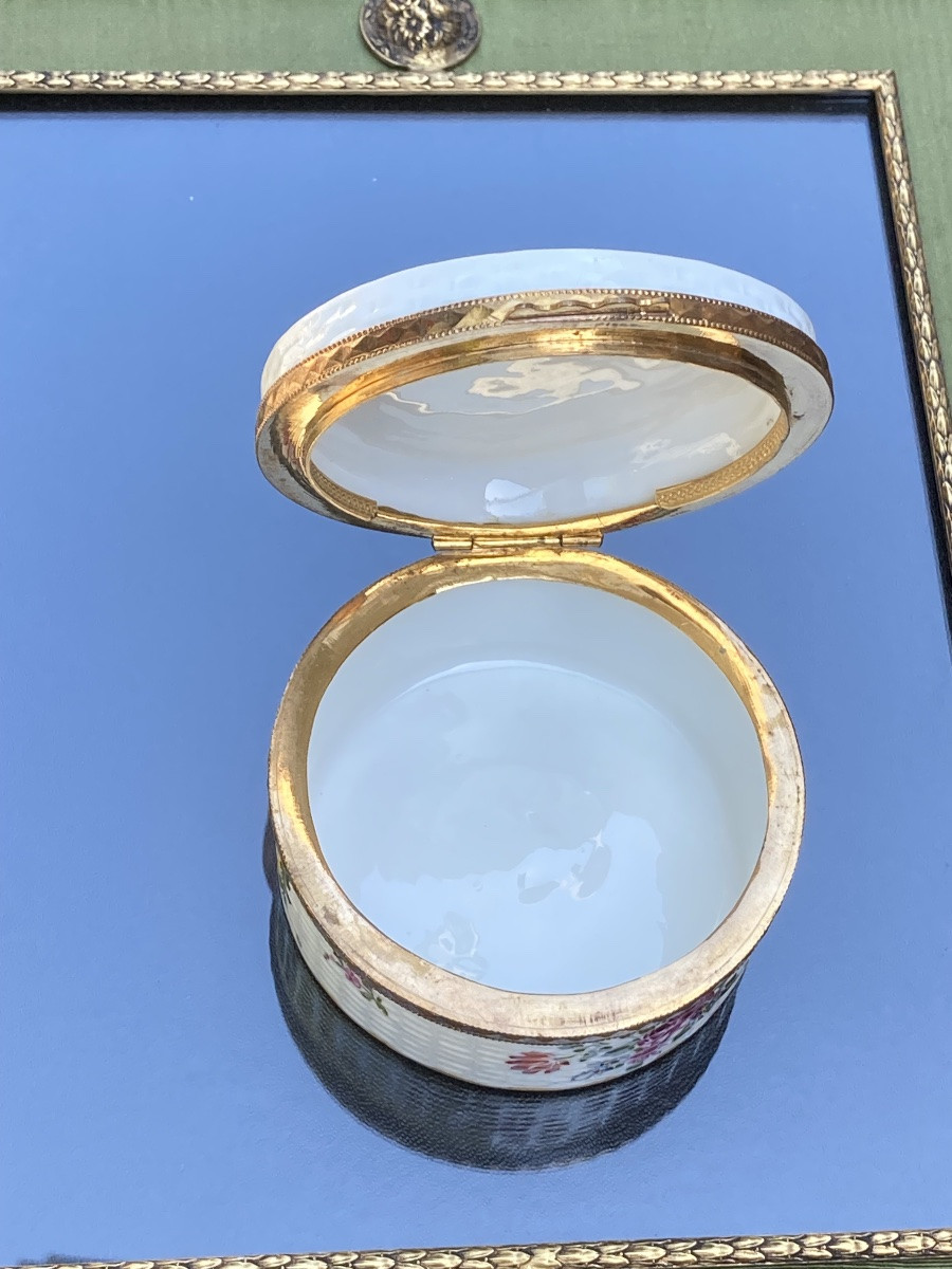 20th Century Painted Ceramic Candy Box -photo-3