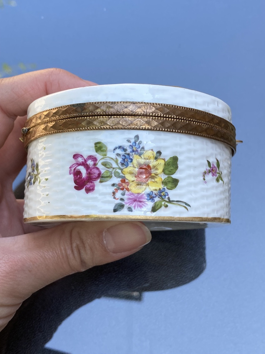 20th Century Painted Ceramic Candy Box -photo-3
