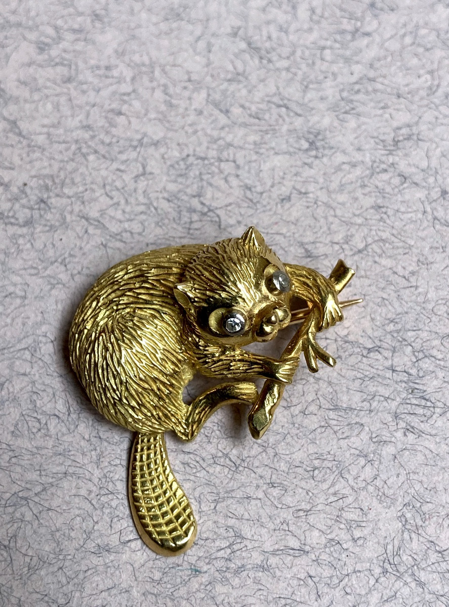 Broche castor or et diamants 