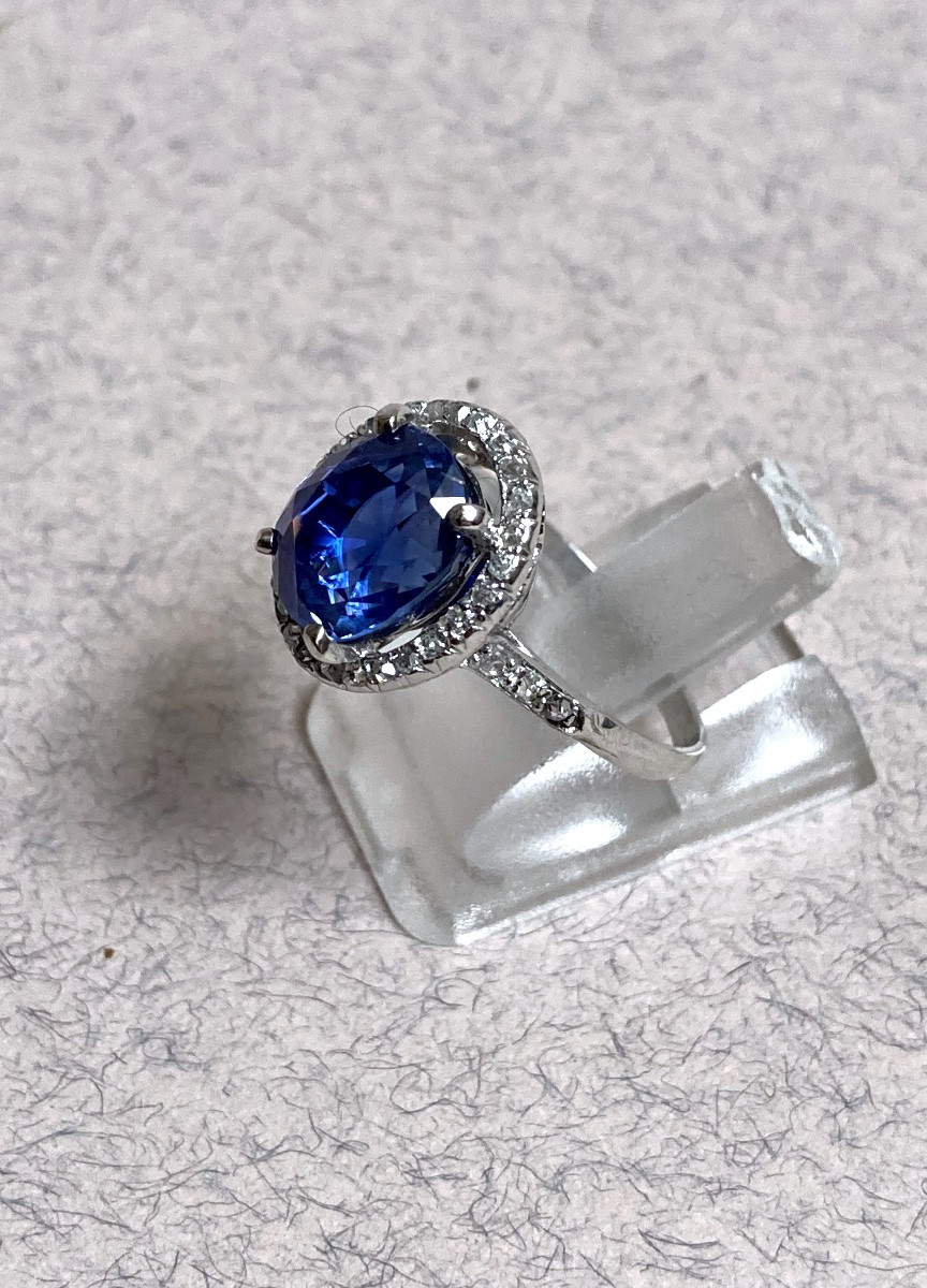 White Gold Ring With A 4.81 Carat Ceylon Sapphire -photo-2