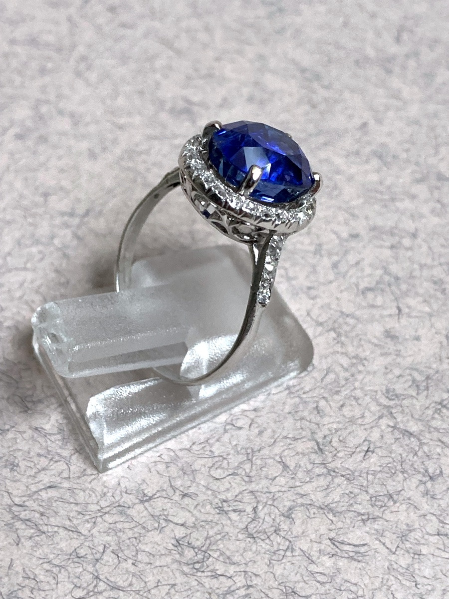White Gold Ring With A 4.81 Carat Ceylon Sapphire -photo-3