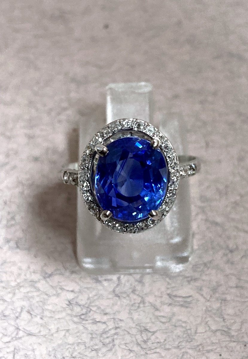 White Gold Ring With A 4.81 Carat Ceylon Sapphire -photo-4