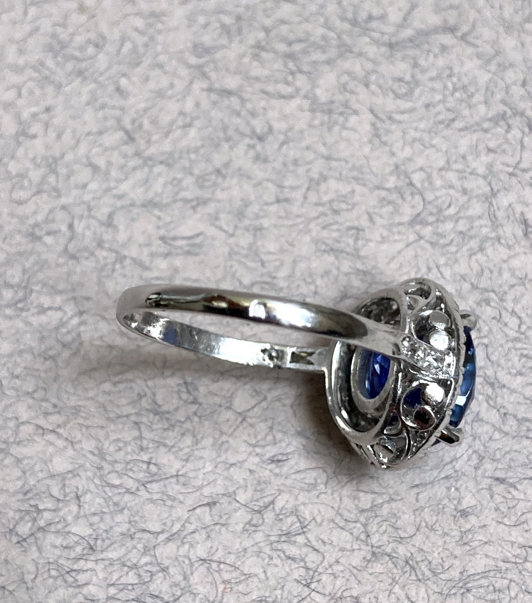 White Gold Ring With A 4.81 Carat Ceylon Sapphire -photo-1