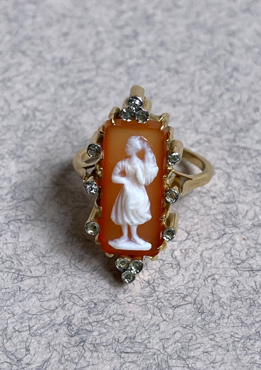 Gold And Diamond Agate Cameo Ring 