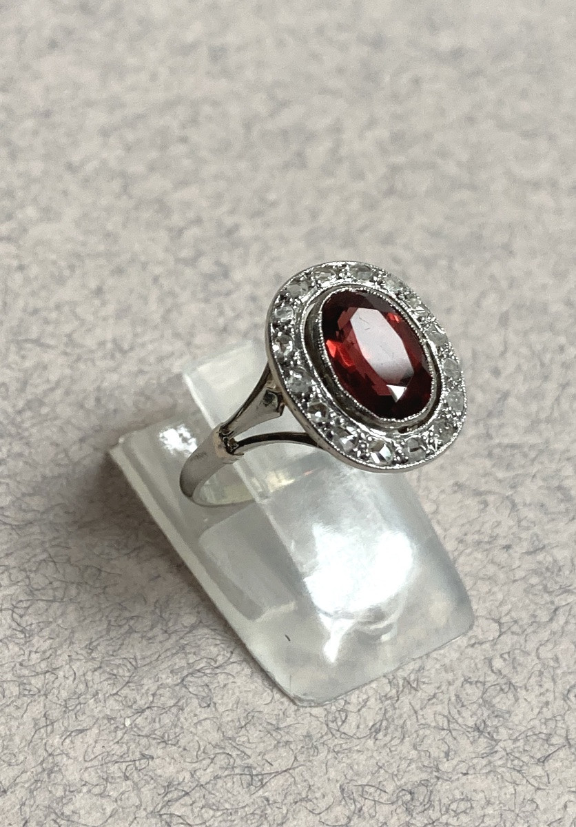 White Gold Ring With Garnet And Diamonds-photo-2