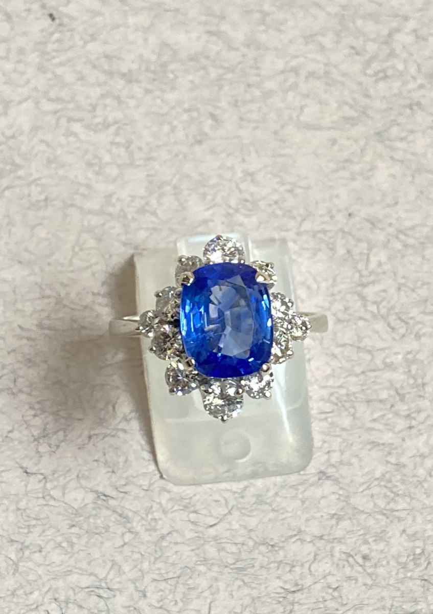 Bague or blanc saphir 3,32 carats et diamants 