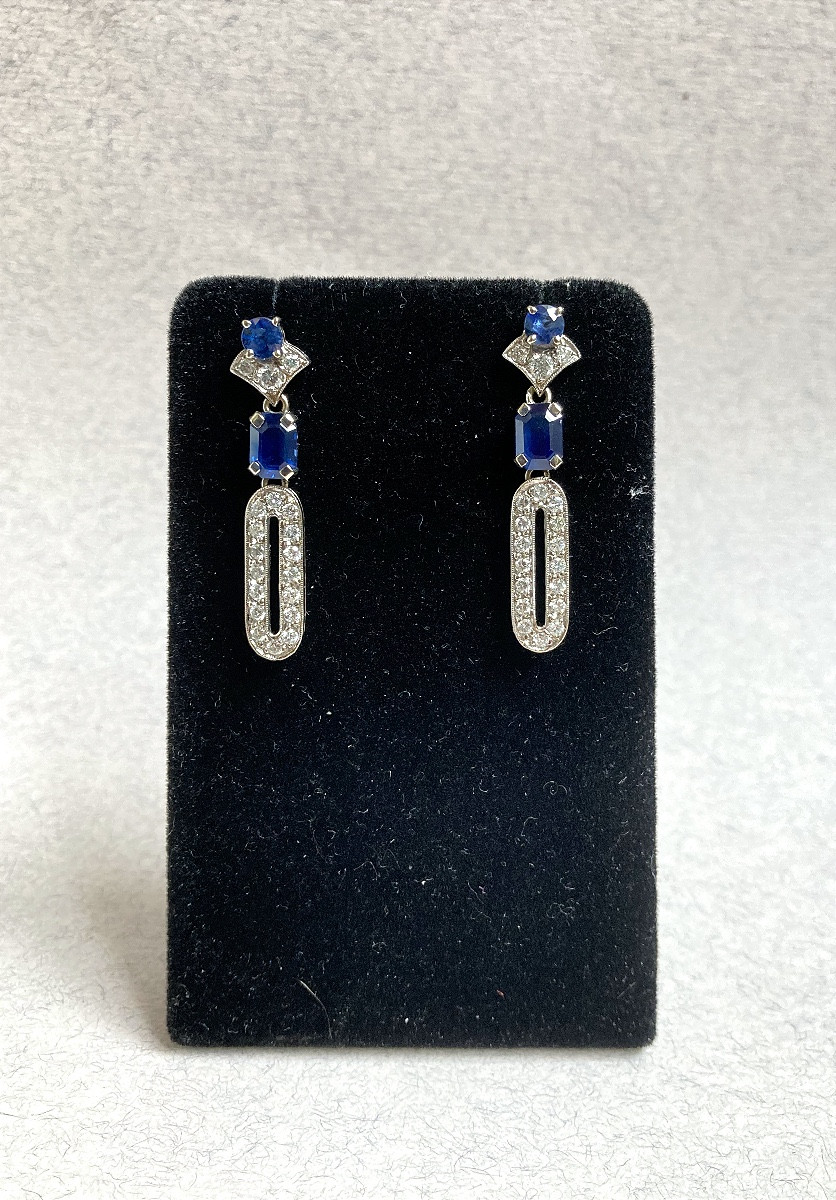 Boucles d’oreille en or blanc saphirs et diamants 