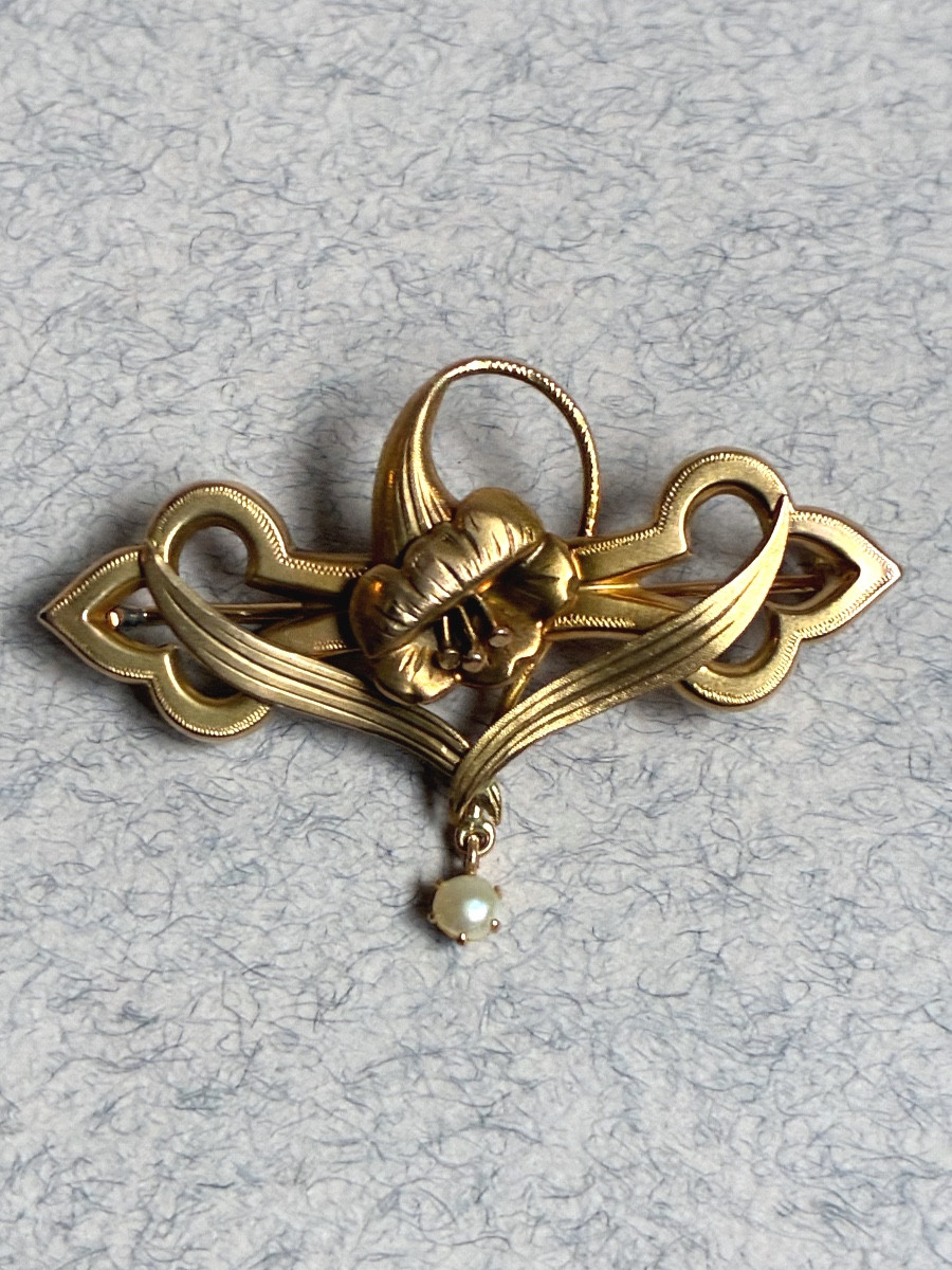 Art Nouveau - Gold And Pearl Brooch