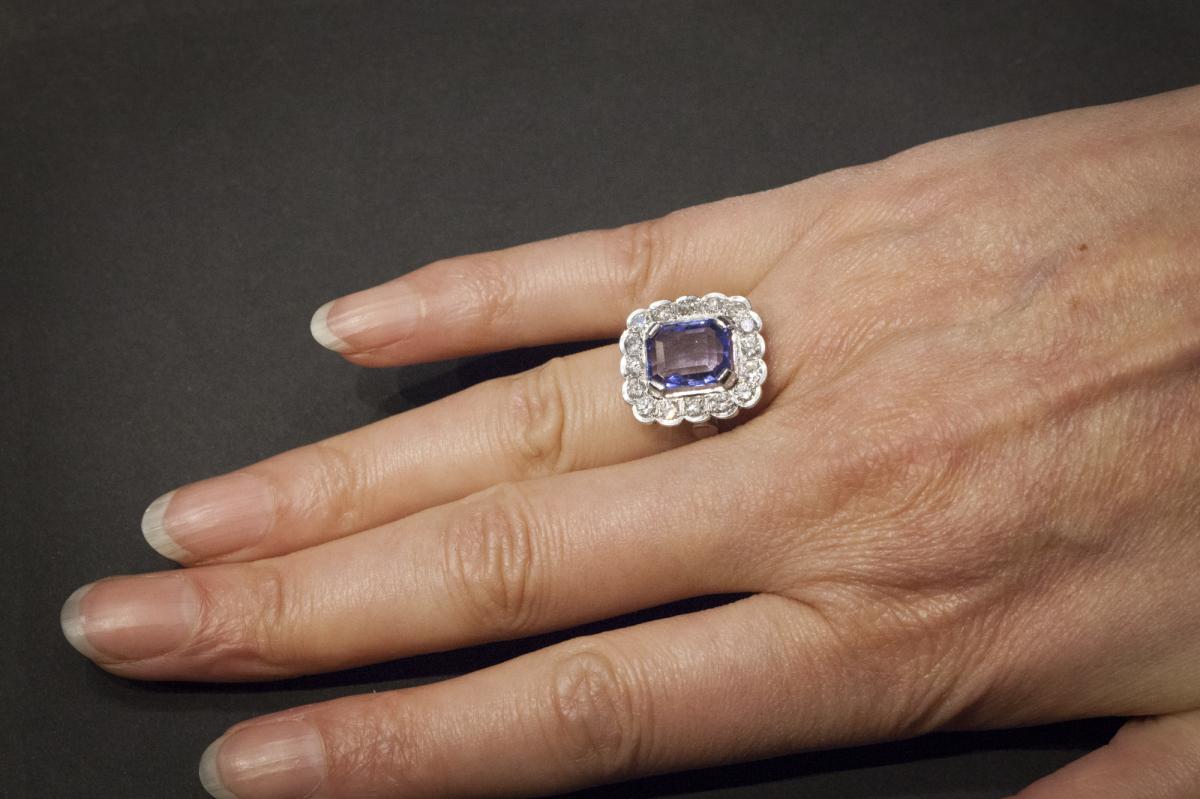 Ring In White Gold, Sapphire And Diamonds-photo-4