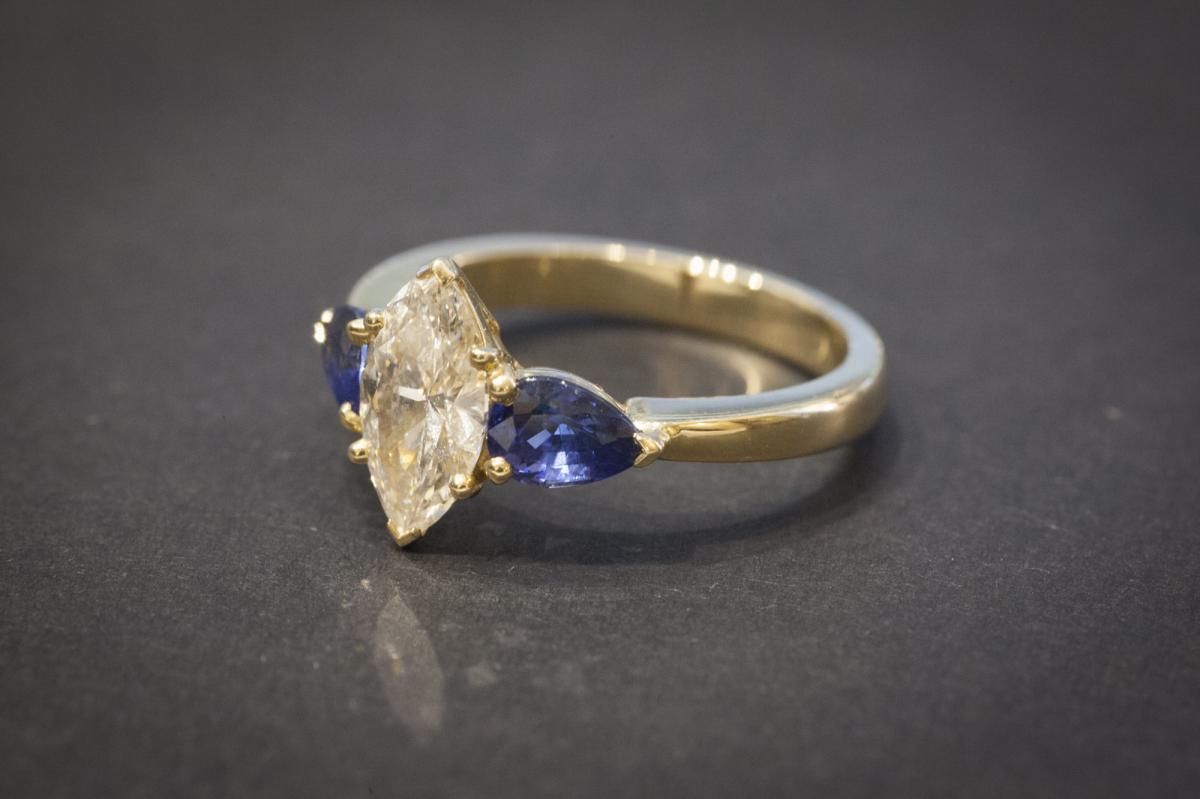 Vintage Ring Set With One Shuttle Diamond And Two Sapphires-photo-3