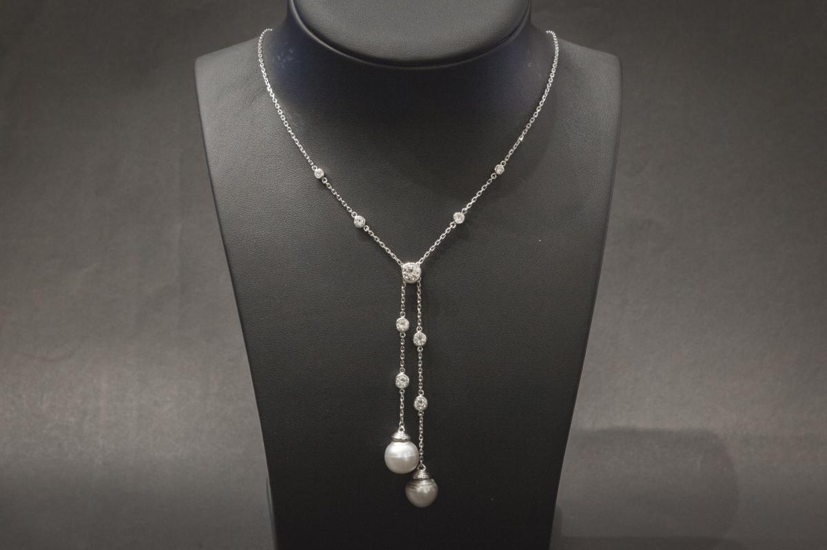 Vintage Necklace In White Gold And Diamonds