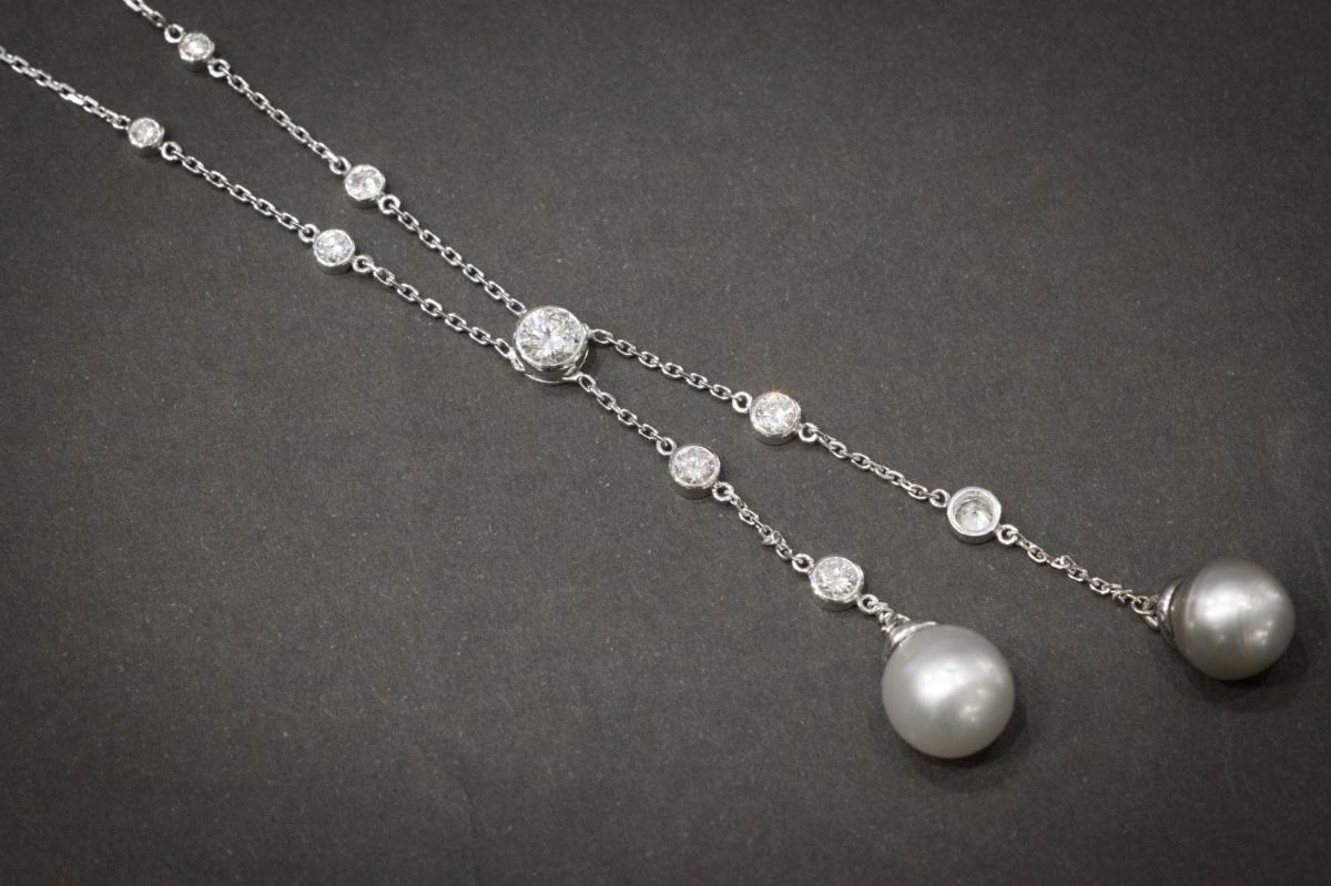 Vintage Necklace In White Gold And Diamonds-photo-2