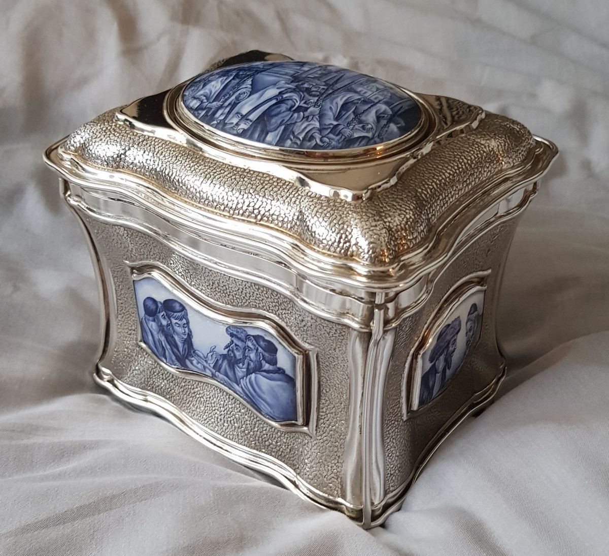 Etrog Box In Silver And Enamels, XXth Century