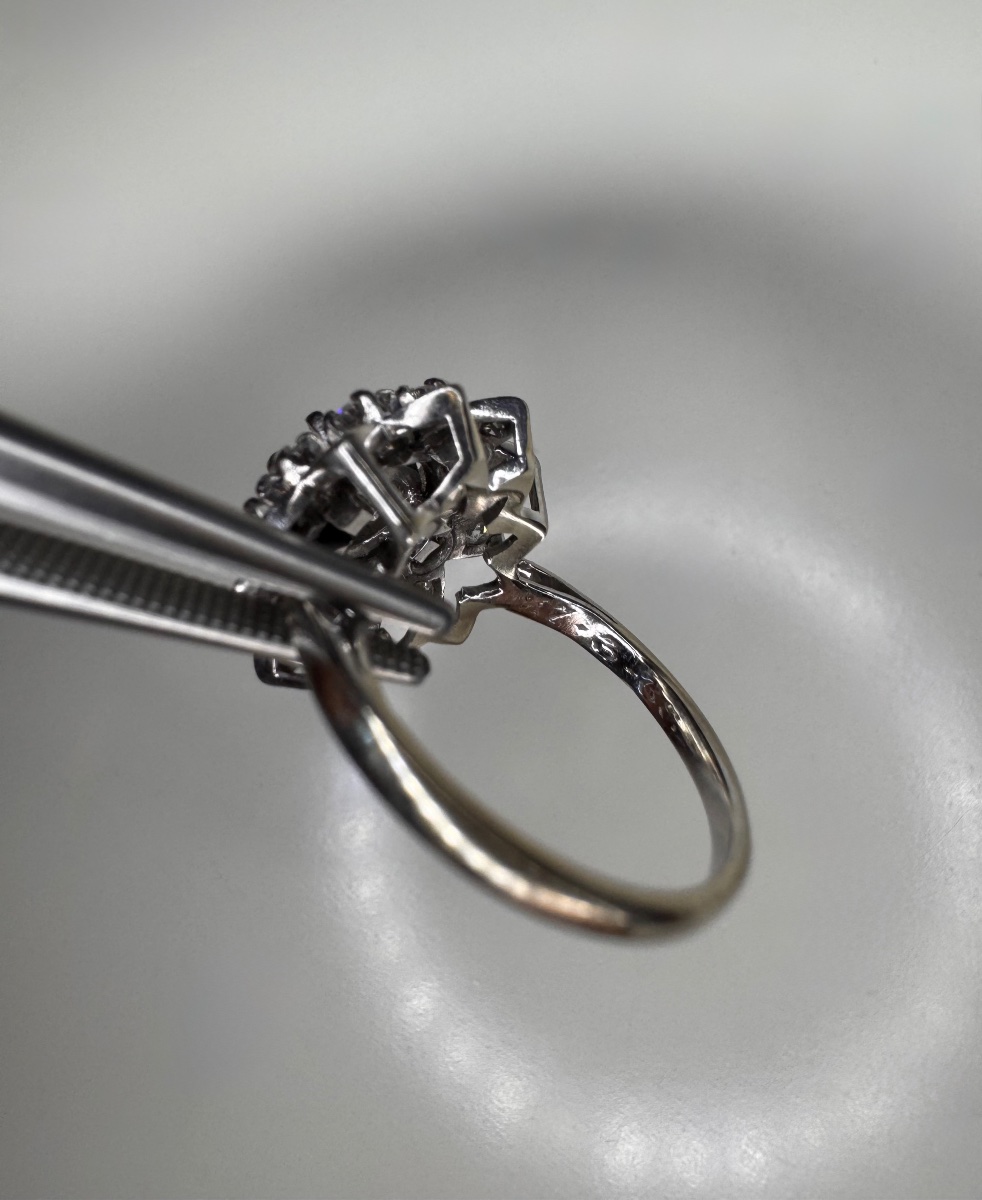 Daisy Diamond Ring In 18-karat White Gold And 950 Platinum-photo-3