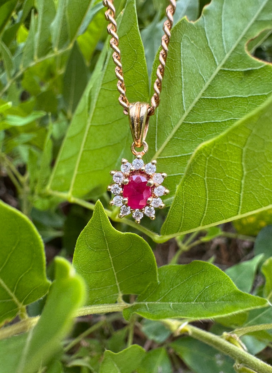 Ruby And Diamond Daisy Pendant, 18-karat Yellow Gold, 20th Century-photo-2