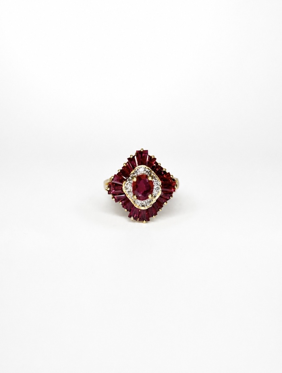 Bague rubis et diamants en or jaune 18 carats