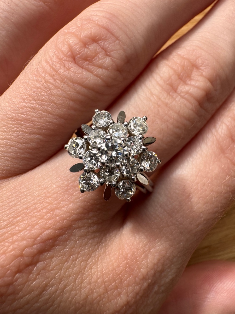 Diamond Flower Ring, 18-karat Rhodium-plated Gold, 20th Century-photo-3