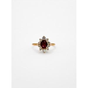 Bague marguerite rubis et diamants, or jaune 18 carats, XXème siècle