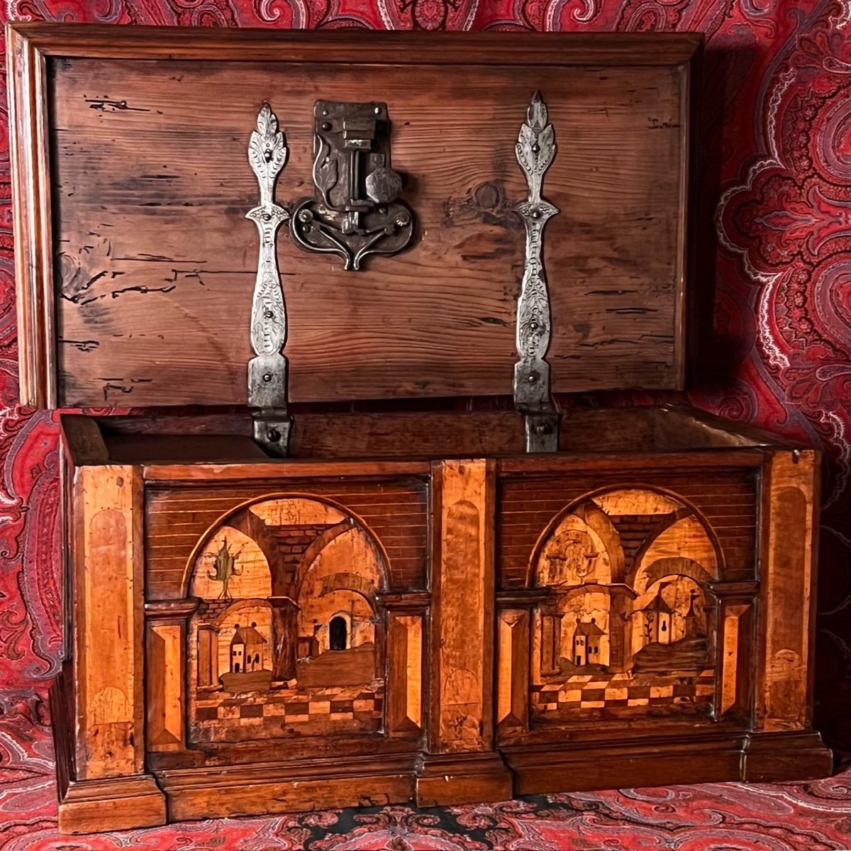 Chest With Pilasters Inlaid Decor Of 17th Century Architectures-photo-1