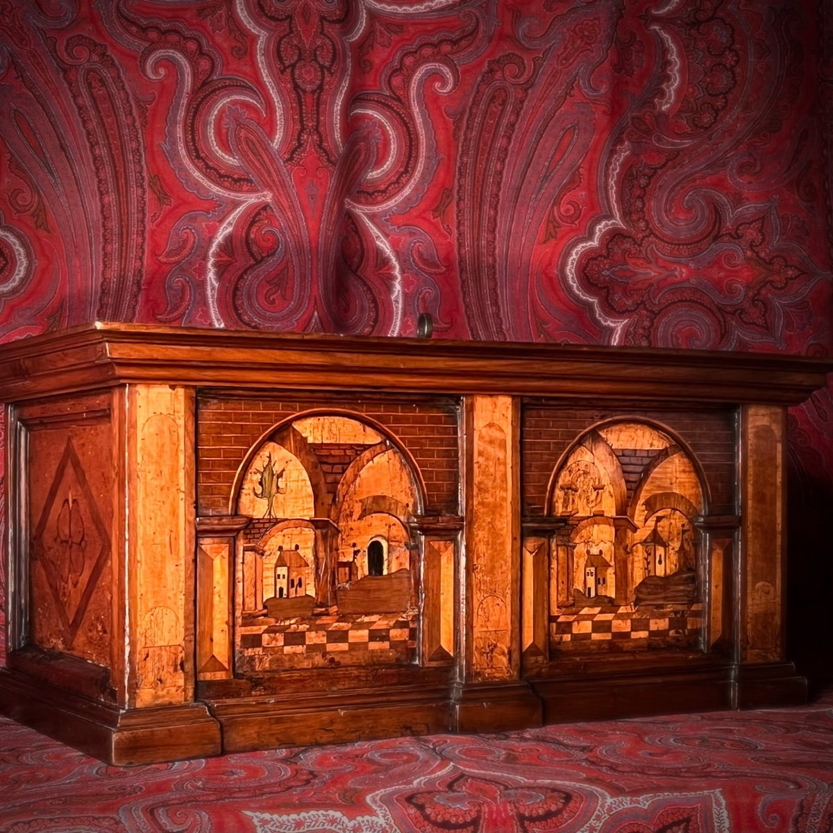 Chest With Pilasters Inlaid Decor Of 17th Century Architectures-photo-8