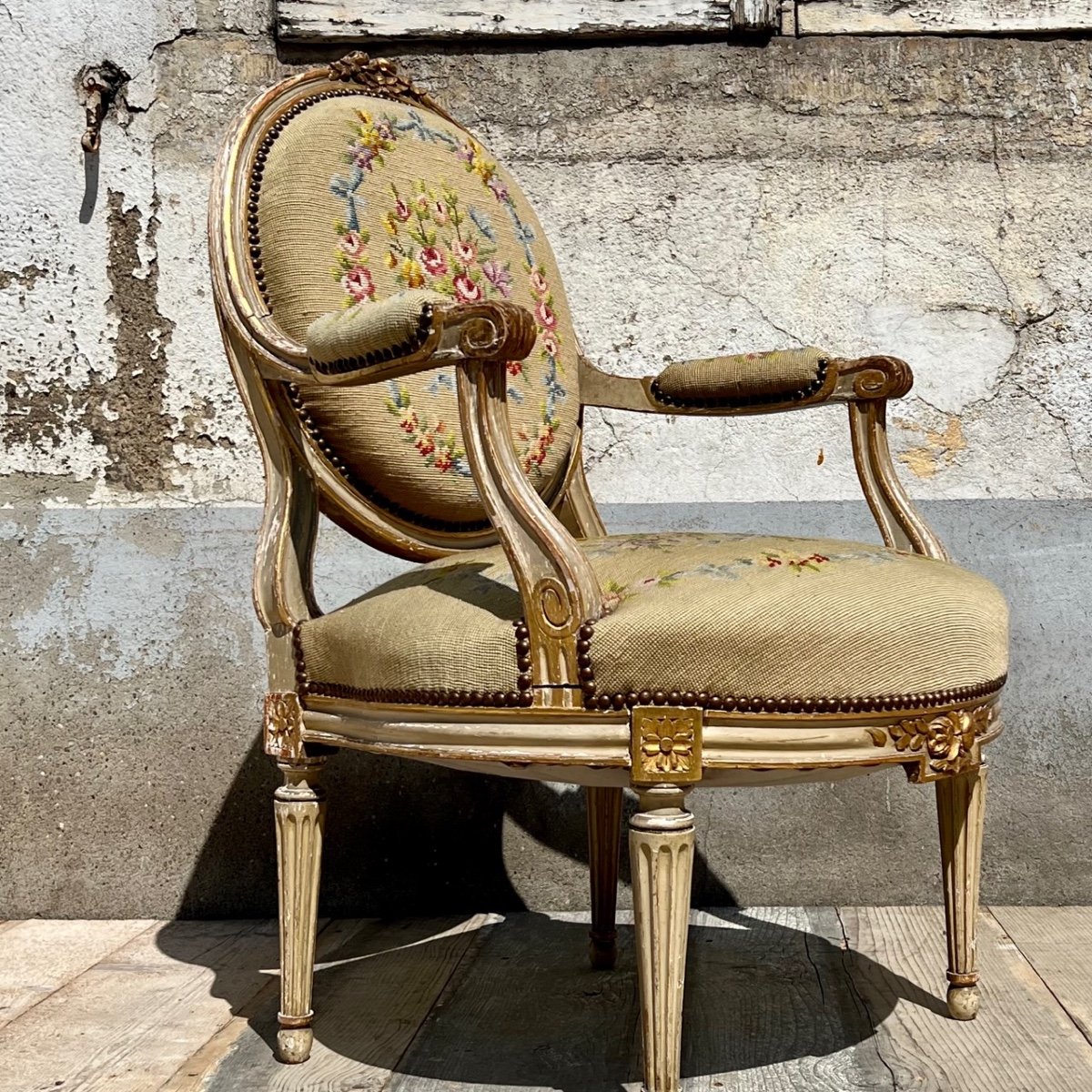 Napoleon III Medallion Armchair Lacquered And Gilded Wood-photo-2