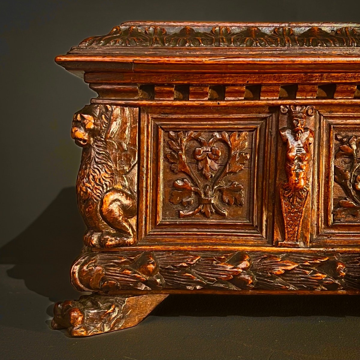 17th Century Carved Walnut Courtesy Or Wedding Box-photo-1