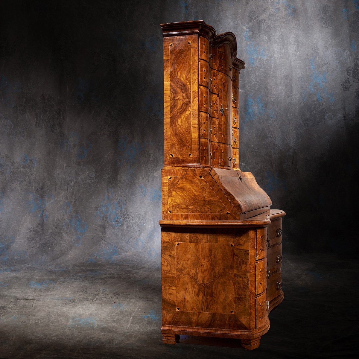 18th Century Walnut Inlaid Scriban Cabinet-photo-4