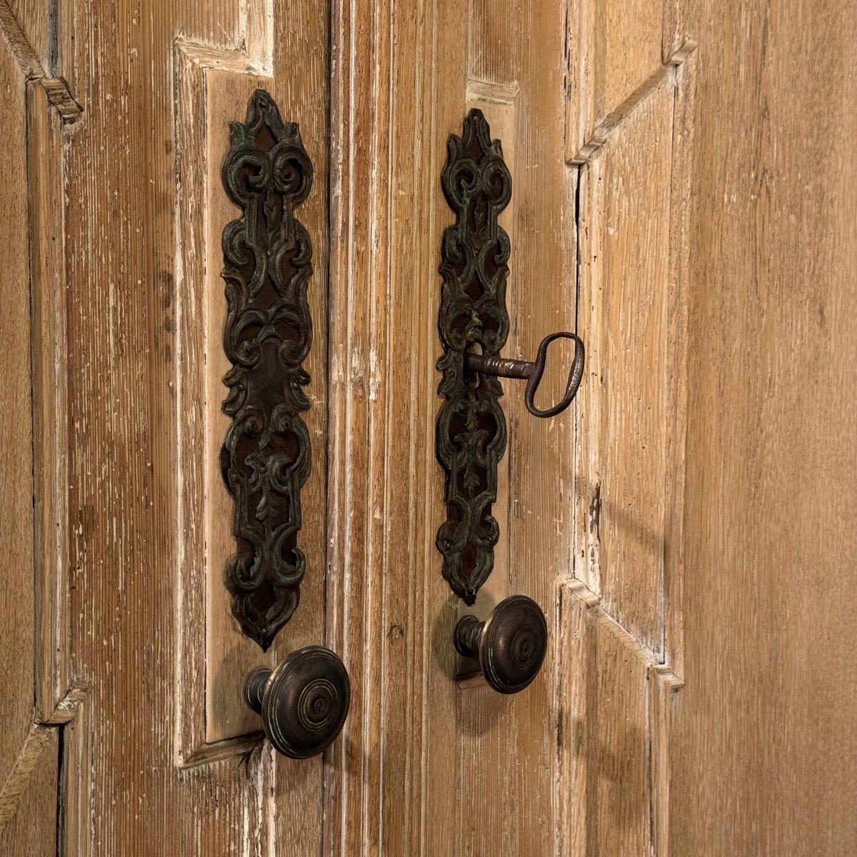 Alsace 17th Century Wardrobe -photo-2