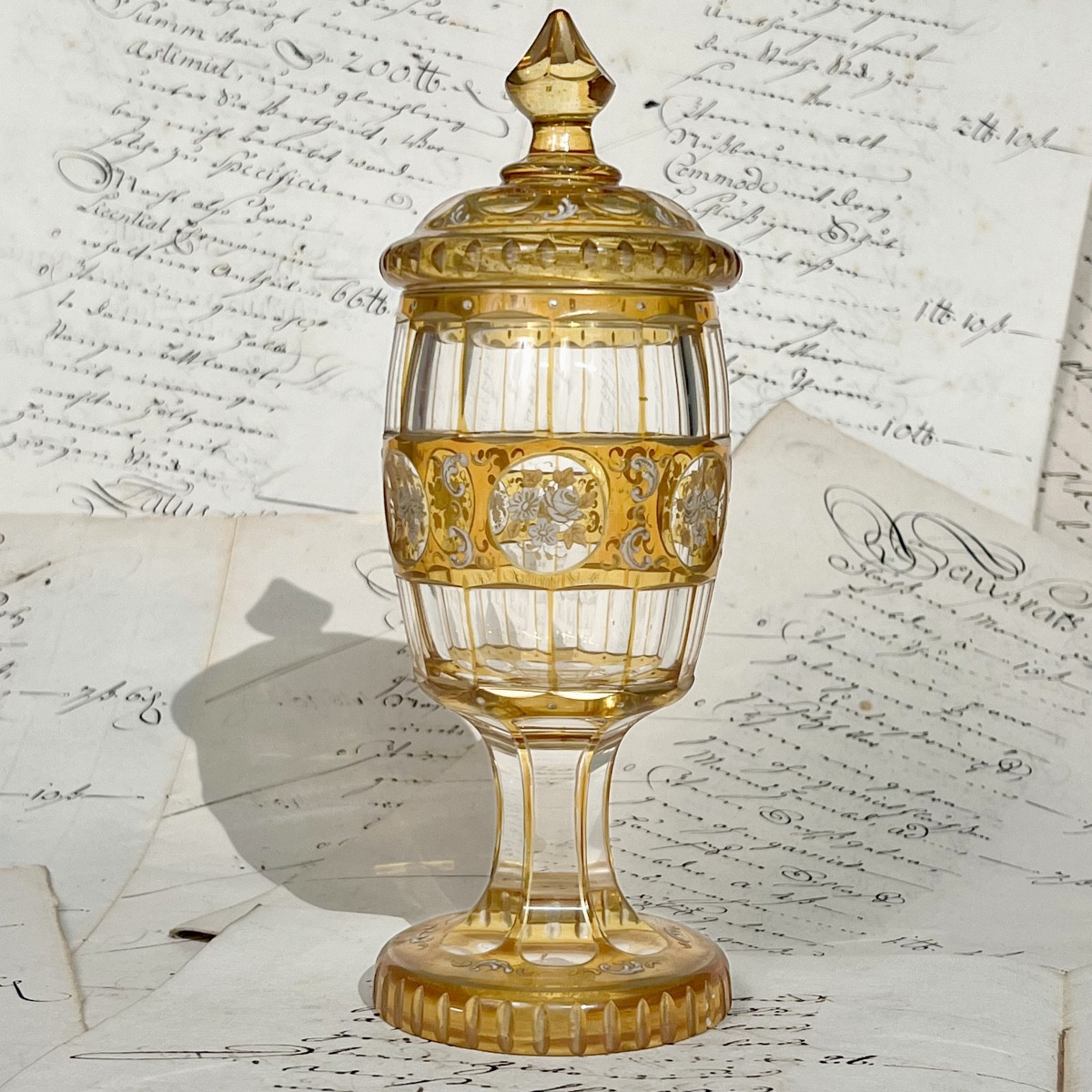 Bonbonnière Pokal Cristal De Bohème Taillé Et Gravé