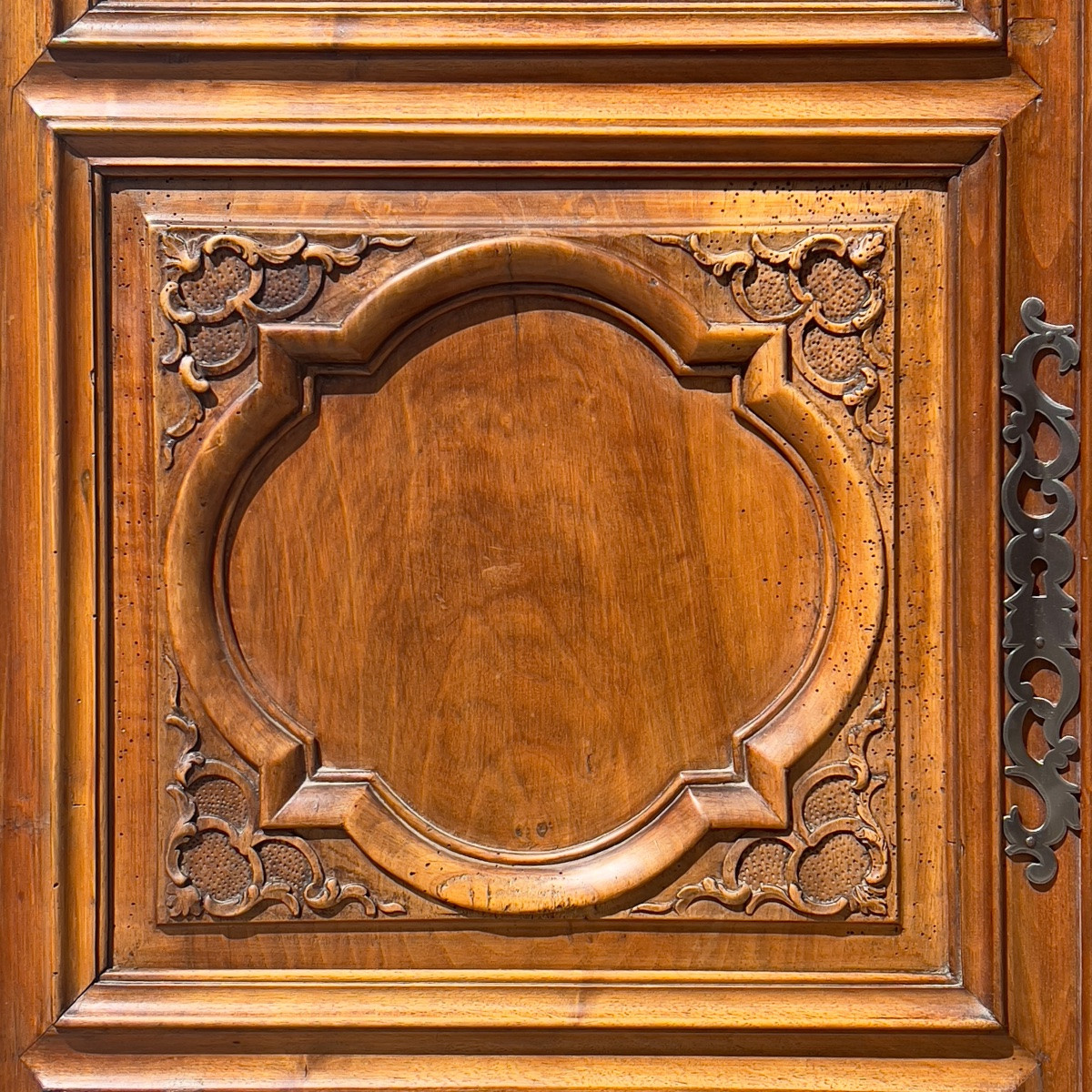 18th Century Walnut Wardrobe In Lyon-photo-1