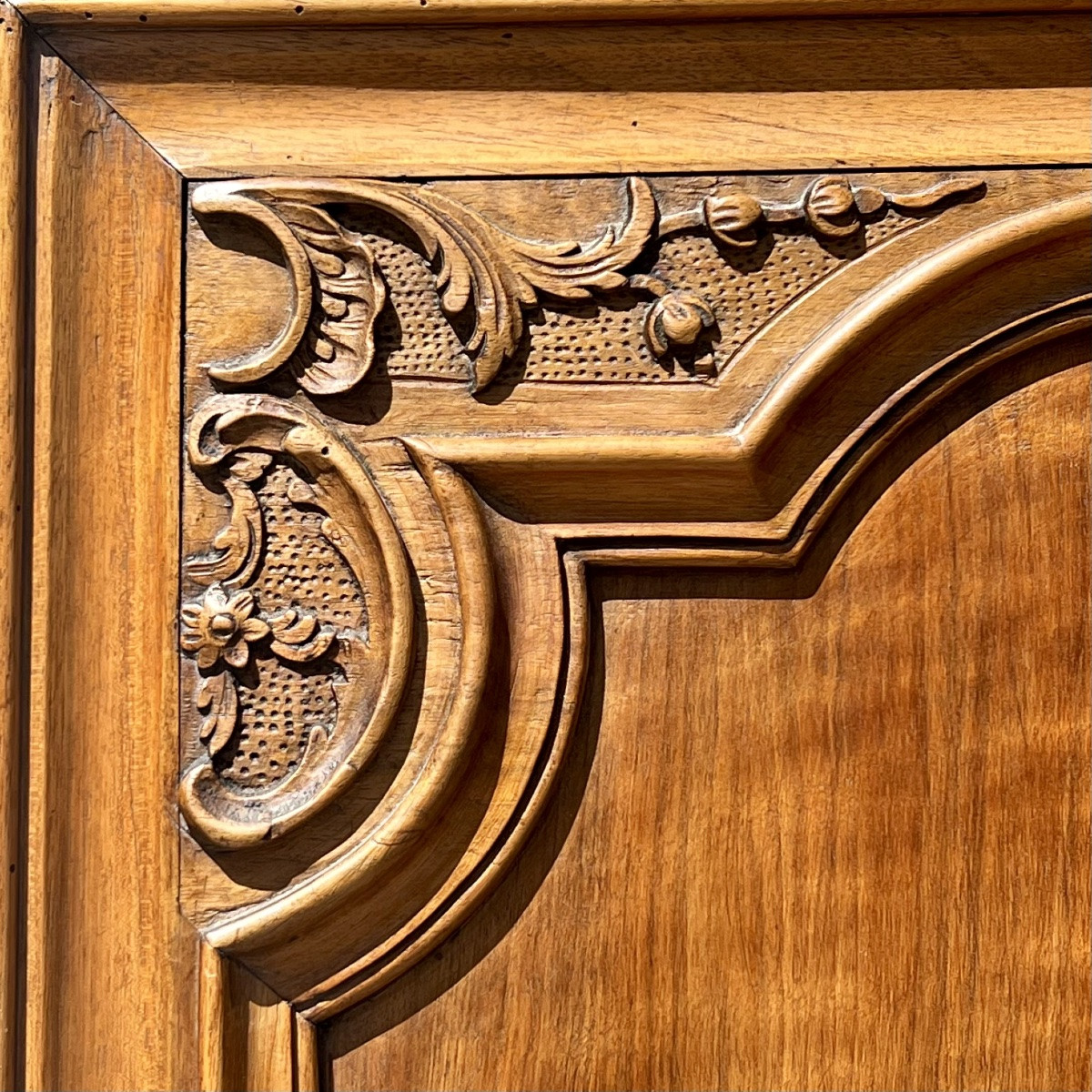 18th Century Walnut Wardrobe In Lyon-photo-3