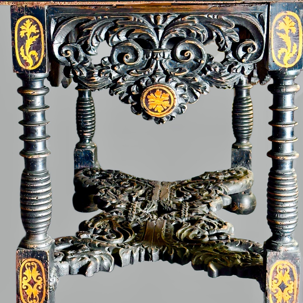 Ceremonial Table, Marble Top, 17th Century Italy, Carved Base -photo-8