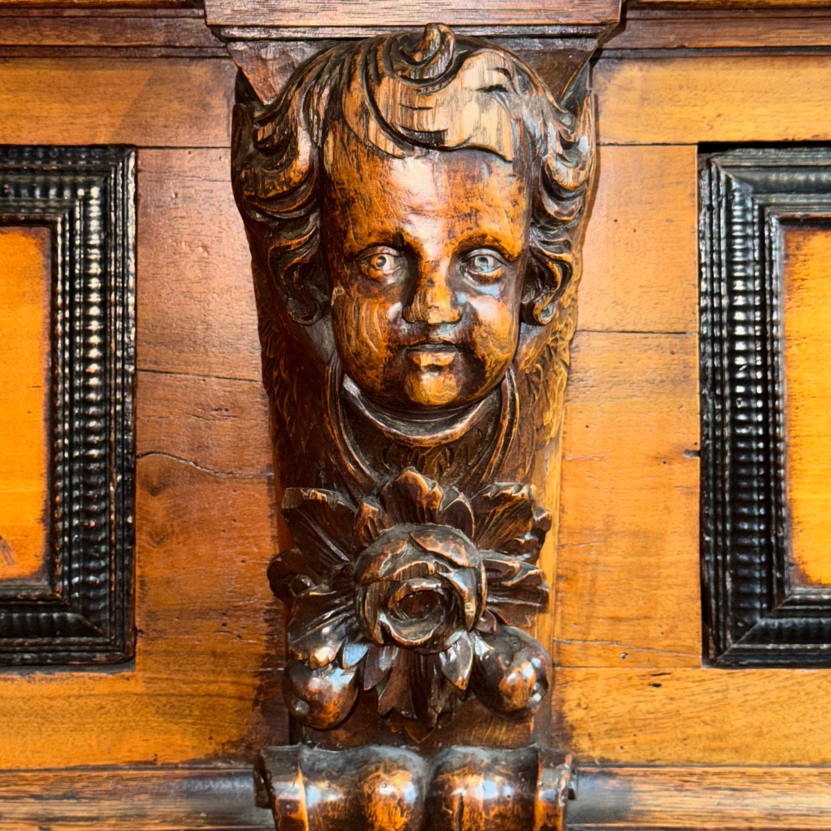 Armoire Alsacienne Strasbourgeoise sept colonnes annelées, décor coussin bastionné datée 1700-photo-2