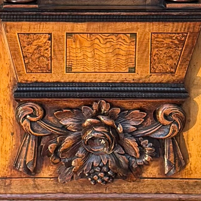 Armoire Alsacienne Strasbourgeoise sept colonnes annelées, décor coussin bastionné datée 1700-photo-7