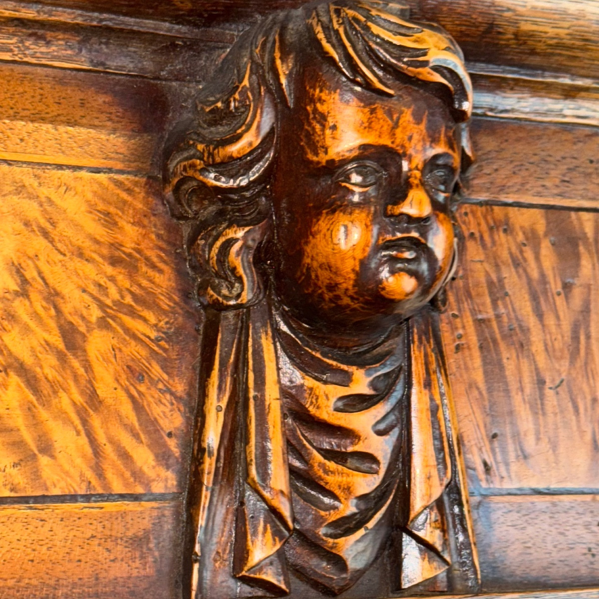 Armoire Alsacienne Strasbourgeoise sept colonnes annelées, décor coussin bastionné datée 1700-photo-8